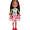 Barbie Club Chelsea Muñeco de playa, Con Playera Fierce<Mattel Best