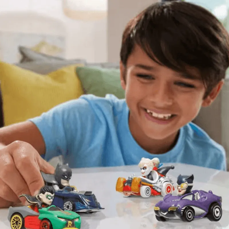 Hot Wheels RacerVerse DC Paquete con 4 Personajes HKD30<Mattel Sale